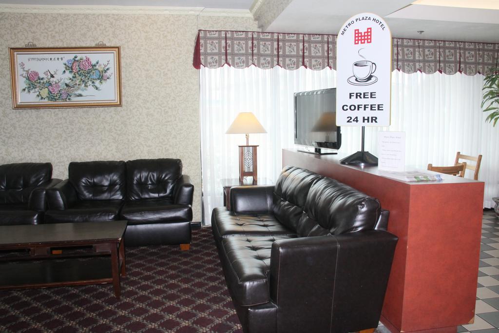 Metro Plaza Hotel 2*