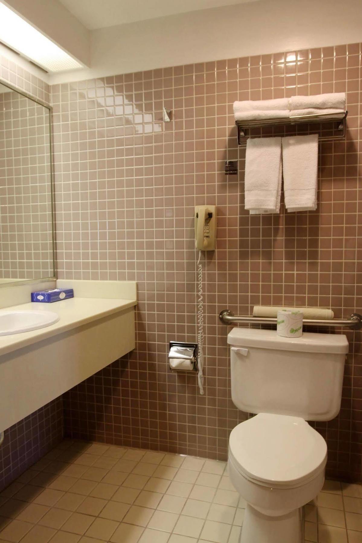 Metro Plaza Hotel