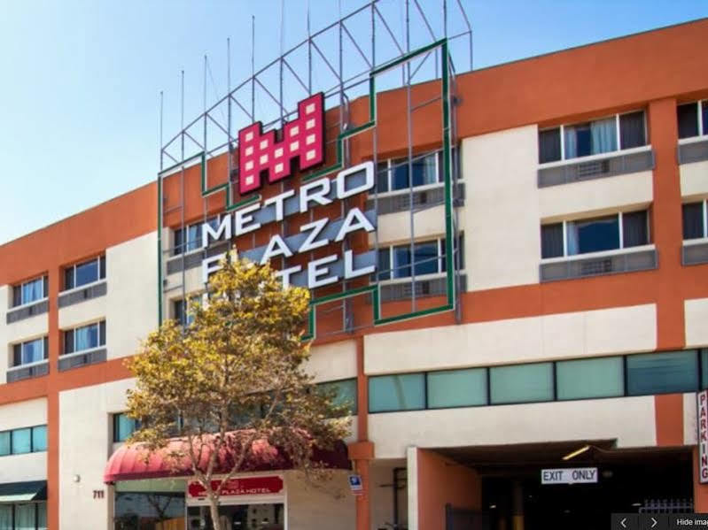 Metro Plaza